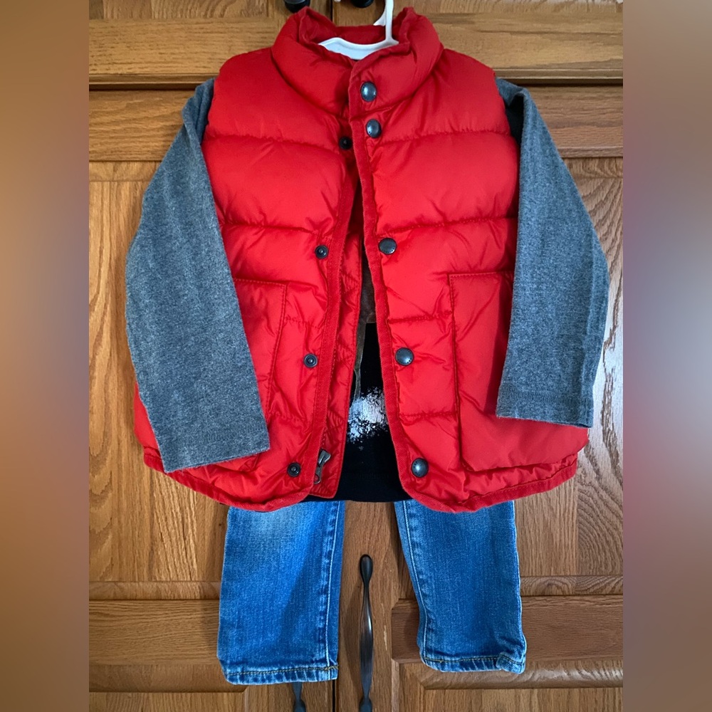 BabyGAP GAP Kids Red Puffer Vest, Graphic Tee, & Jeans Size 3 Years WinterOutfit